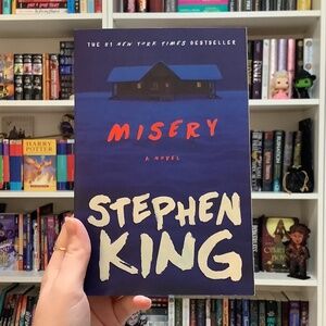 Horror Fiction Book: Misery by Stephen King